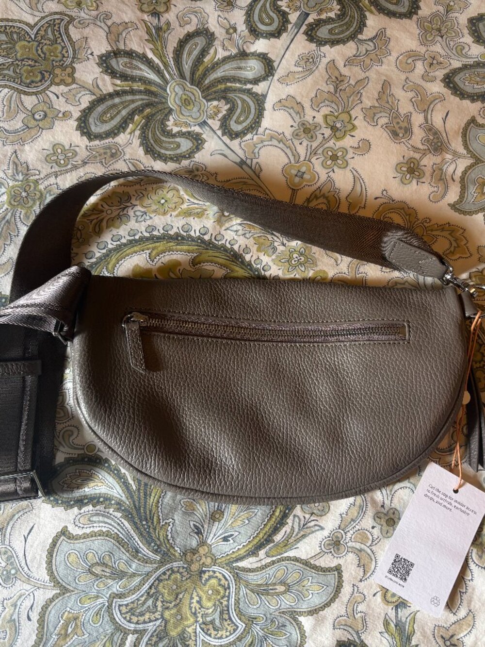 NWT Quince Italian Pebbled Leather Sling Bag - Picture 9 of 11
